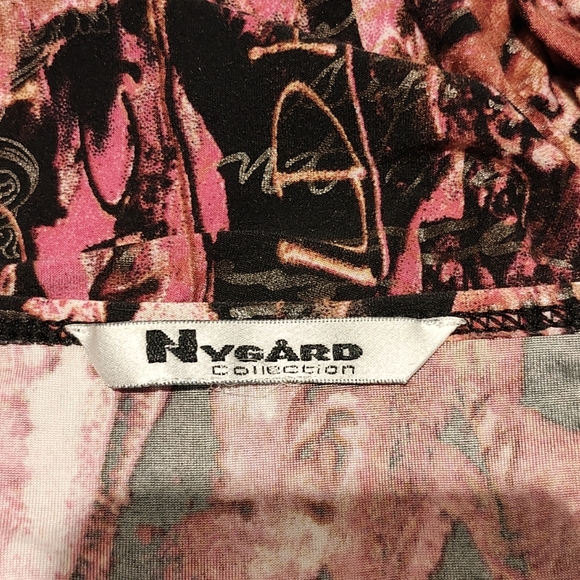 NyGard Collection Abstract blouse - Picture 4 of 4